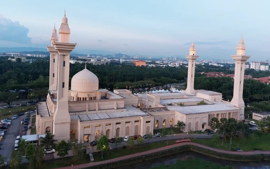 MASJID TENGKU AMPUAN JEMAAH